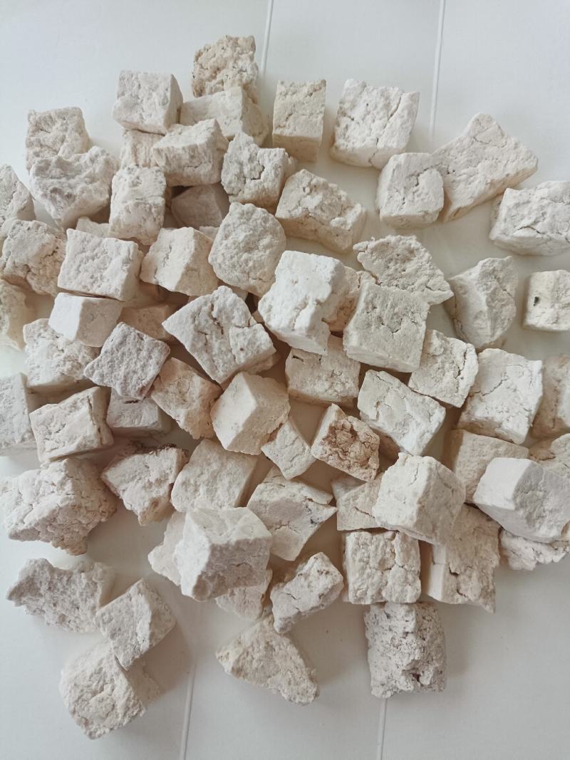 颜色纯白，手工切茯苓货源充足，欢迎联系