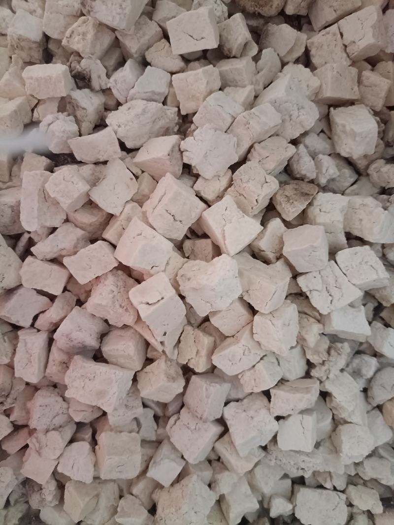 颜色纯白，手工切茯苓货源充足，欢迎联系