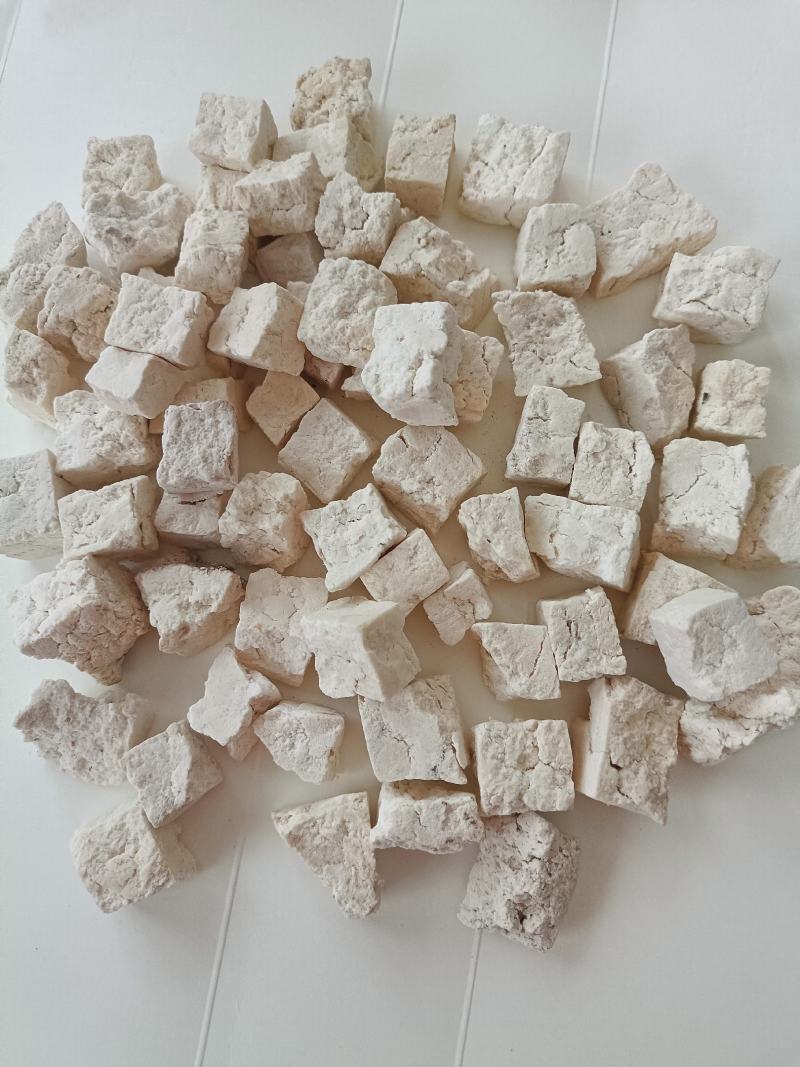 颜色纯白，手工切茯苓货源充足，欢迎联系