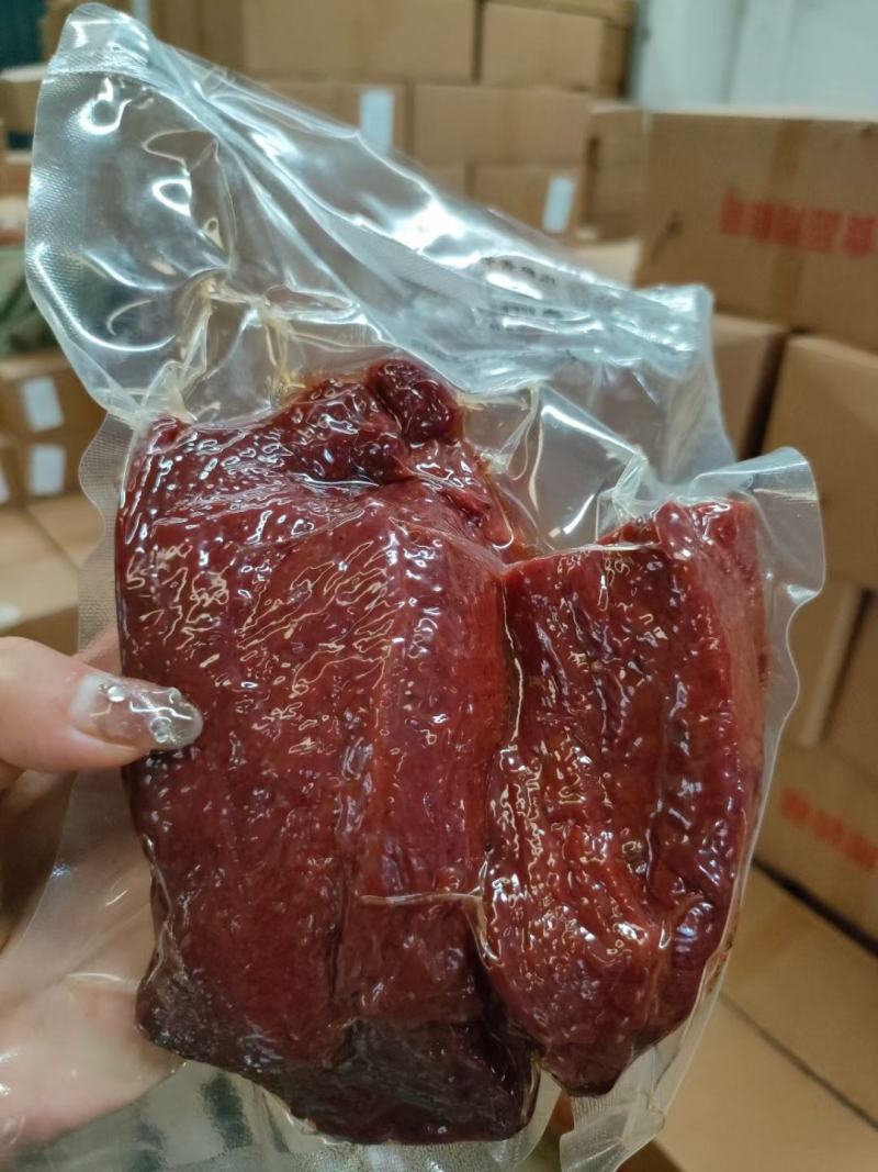 酱香肉，猪肉牛肉都有，开袋即食，五香麻辣，一斤九两半斤装