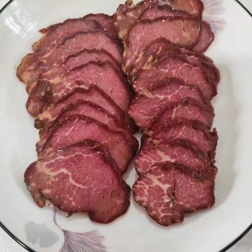 酱香肉，猪肉牛肉都有，开袋即食，五香麻辣，一斤九两半斤装