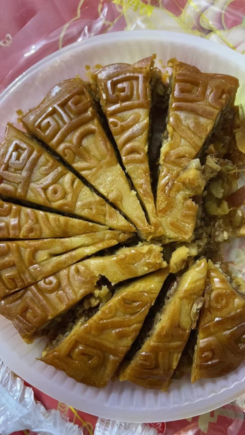 金盛弘大品牌月饼，伍仁叉烧，伍仁鸡丝，核桃芝麻，蛋黄莲蓉