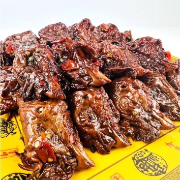 麻辣鸡头批发，一袋起发三袋包邮全国发货送货上门
