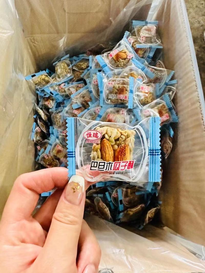 河北沧州出品，巴旦木瓜子酥独立包装，一箱10斤，口感酥脆