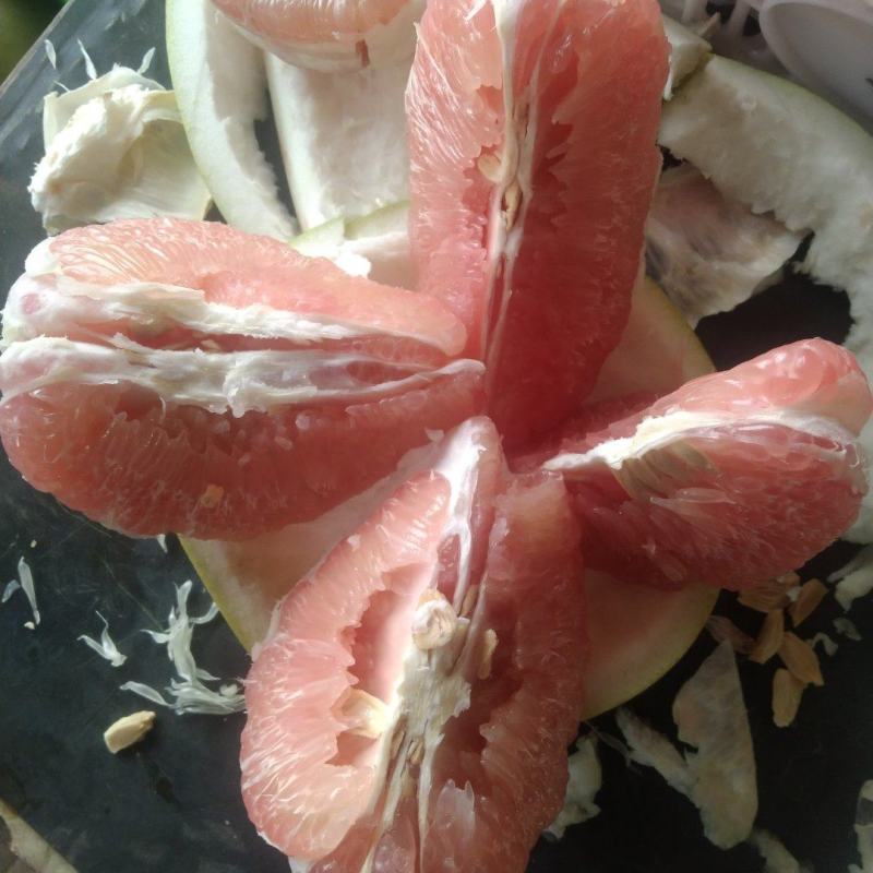 松林红心柚，囗感纯正，色泽鲜艳，皮薄肉红，水份充足
