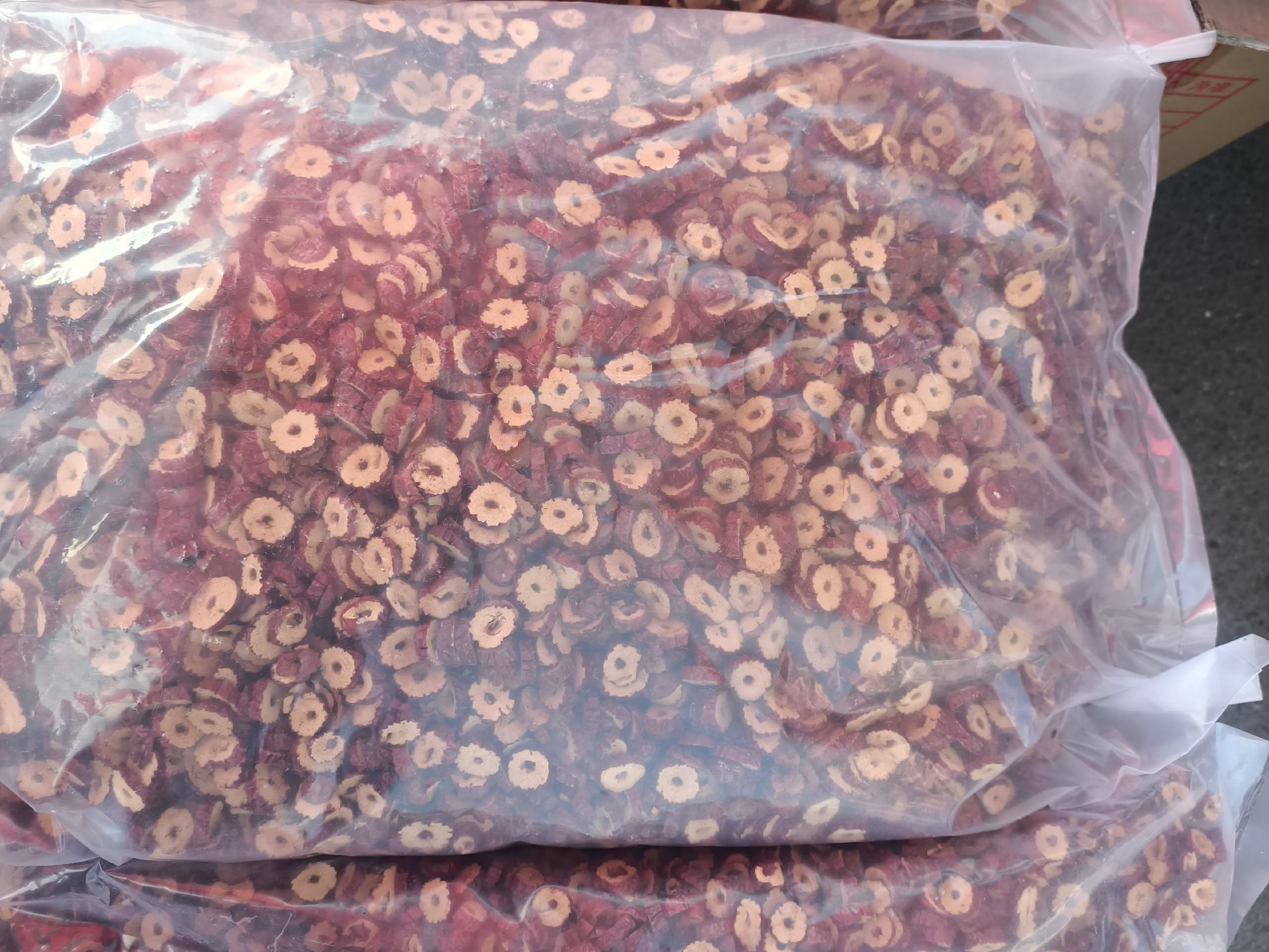 柱状图展示2019-2023年中国‘枣圈’类产品线上销售额变化趋势,X轴为年份,Y轴为销售额(单位:亿元),数据点分别为8.2、10.1、12.4、15.3、18.0,呈现稳步上升曲线,并配有‘京东’‘天猫’‘抖音’平台分项占比饼图 枣类产品电商销售数据图表