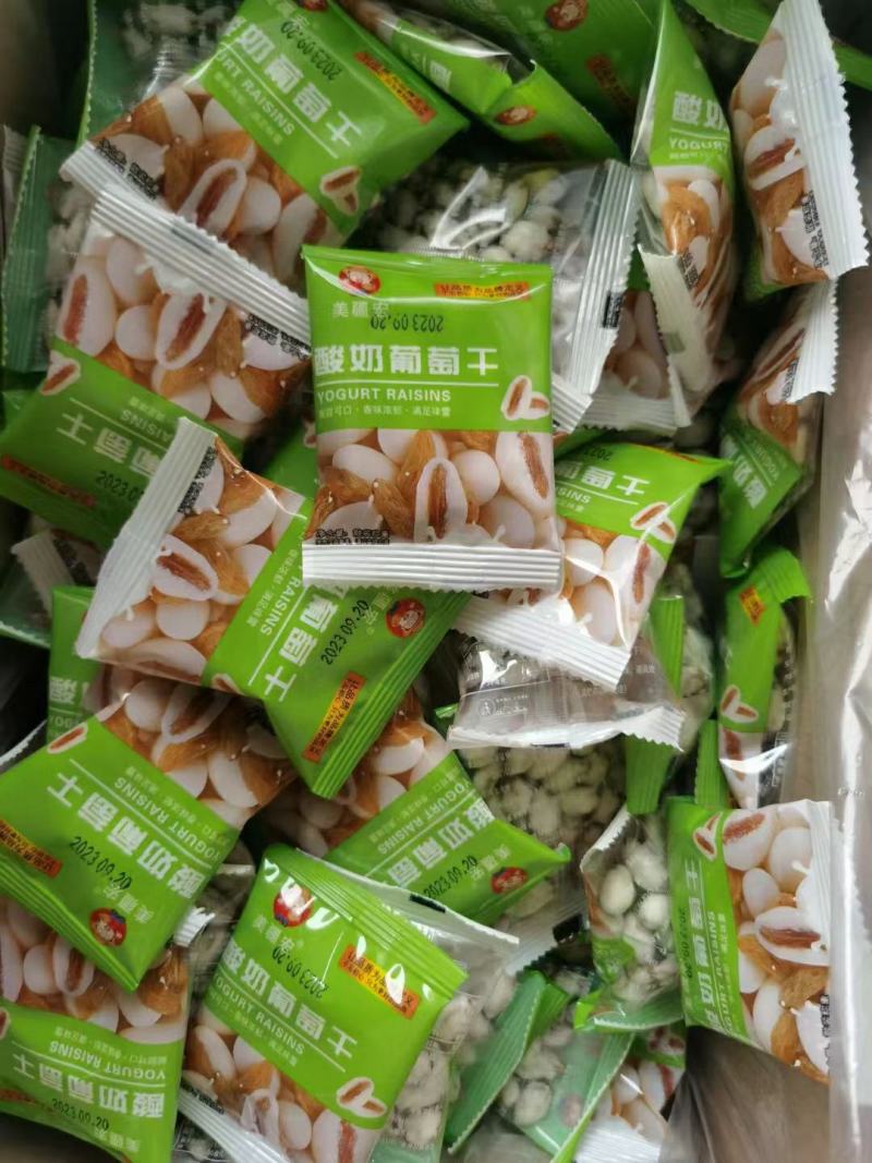 酸奶葡萄干酸甜可口奶香浓郁休闲零食欢迎采购