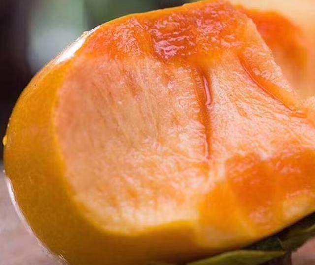 冰糖心脆柿地理标志与认证标识特写