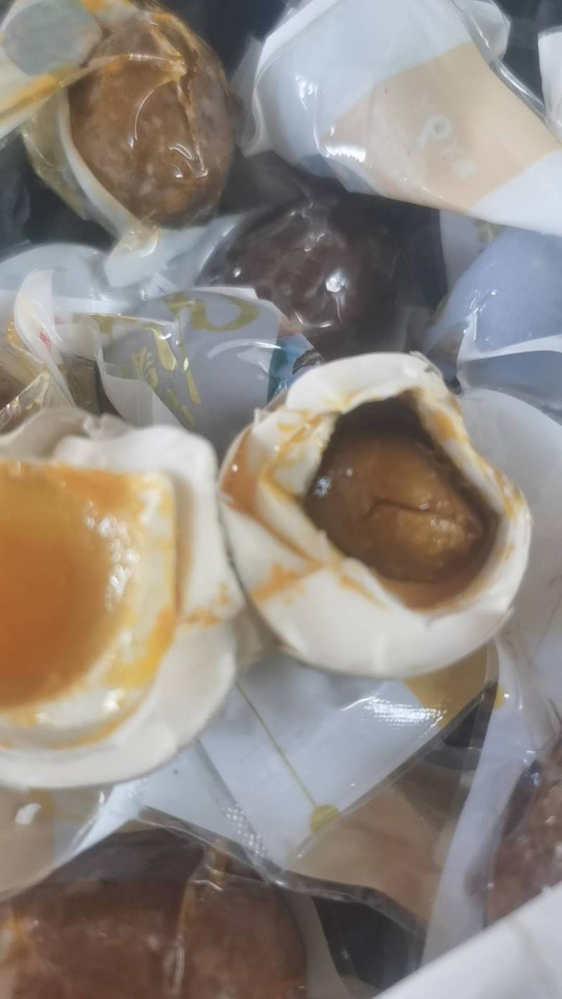 真空包装破损咸鸭蛋，通货，质量没得说，价格还美丽