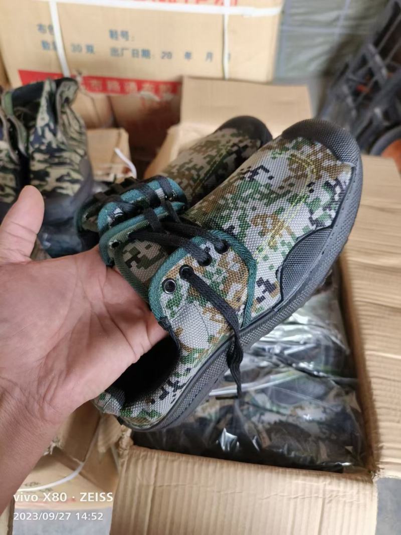 秋冬赶集地摊热销高腰混搭胶鞋作训鞋劳保鞋厂家直销