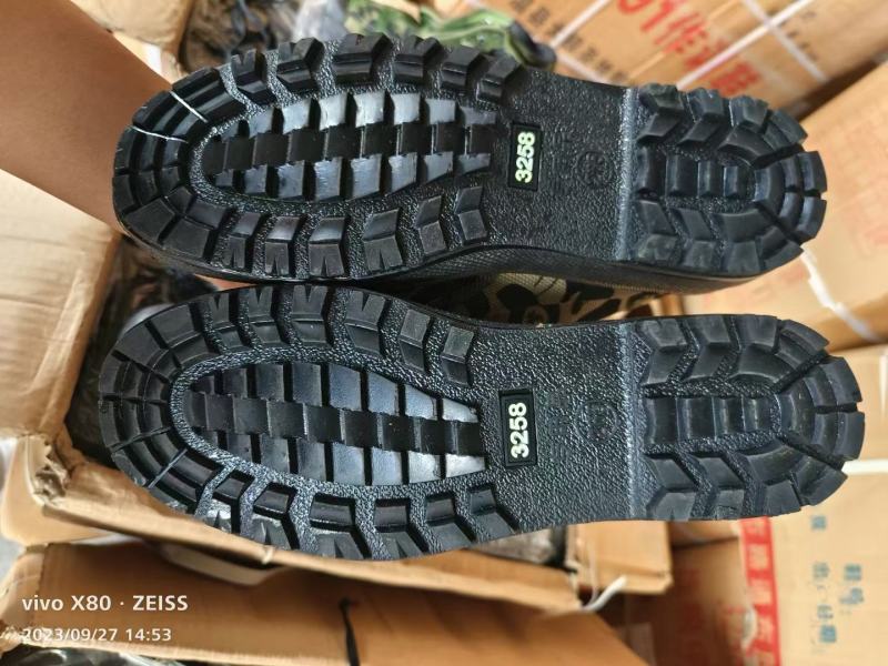秋冬赶集地摊热销高腰混搭胶鞋作训鞋劳保鞋厂家直销