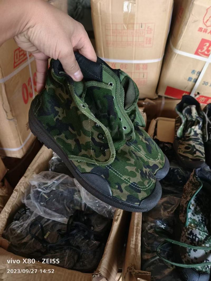 秋冬赶集地摊热销高腰混搭胶鞋作训鞋劳保鞋厂家直销