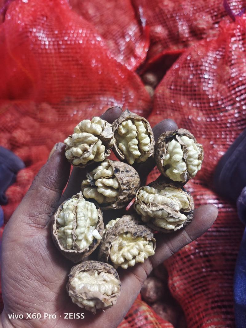 魔芋干及薄皮泡核桃