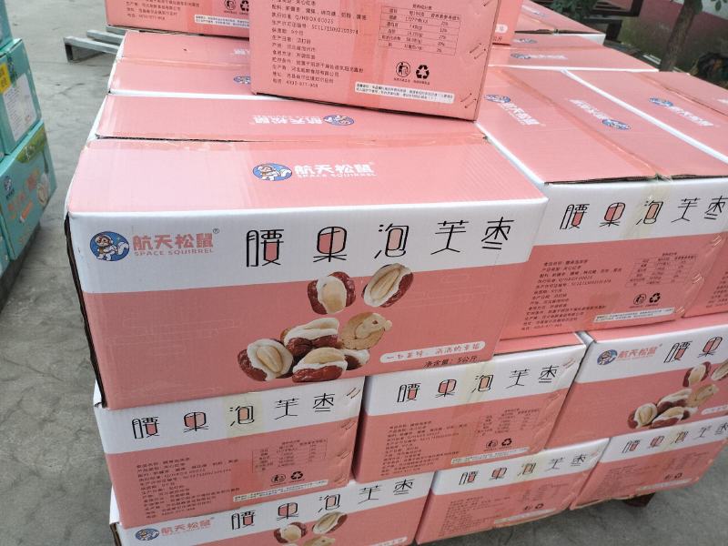 腰果泡芙枣采用优质新疆灰枣口感好选用优质的脱皮腰果