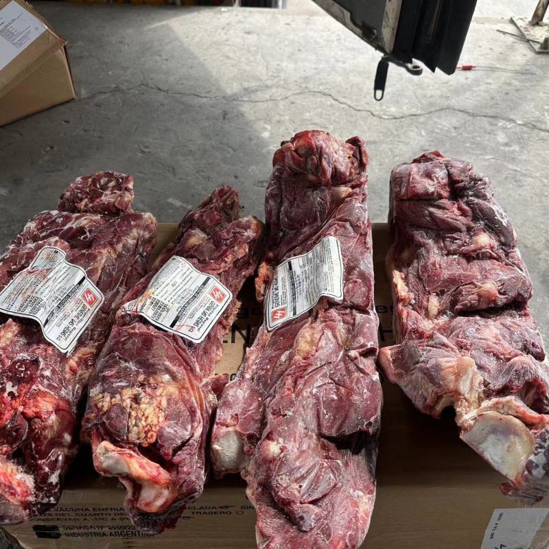 牛脖骨，我们是厂家直销，一手货源，所有商品齐全，日期近。