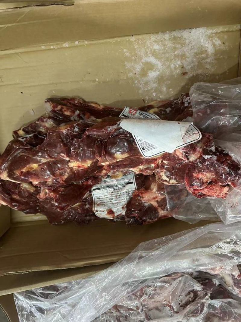 牛脖骨，我们是厂家直销，一手货源，所有商品齐全，日期近。