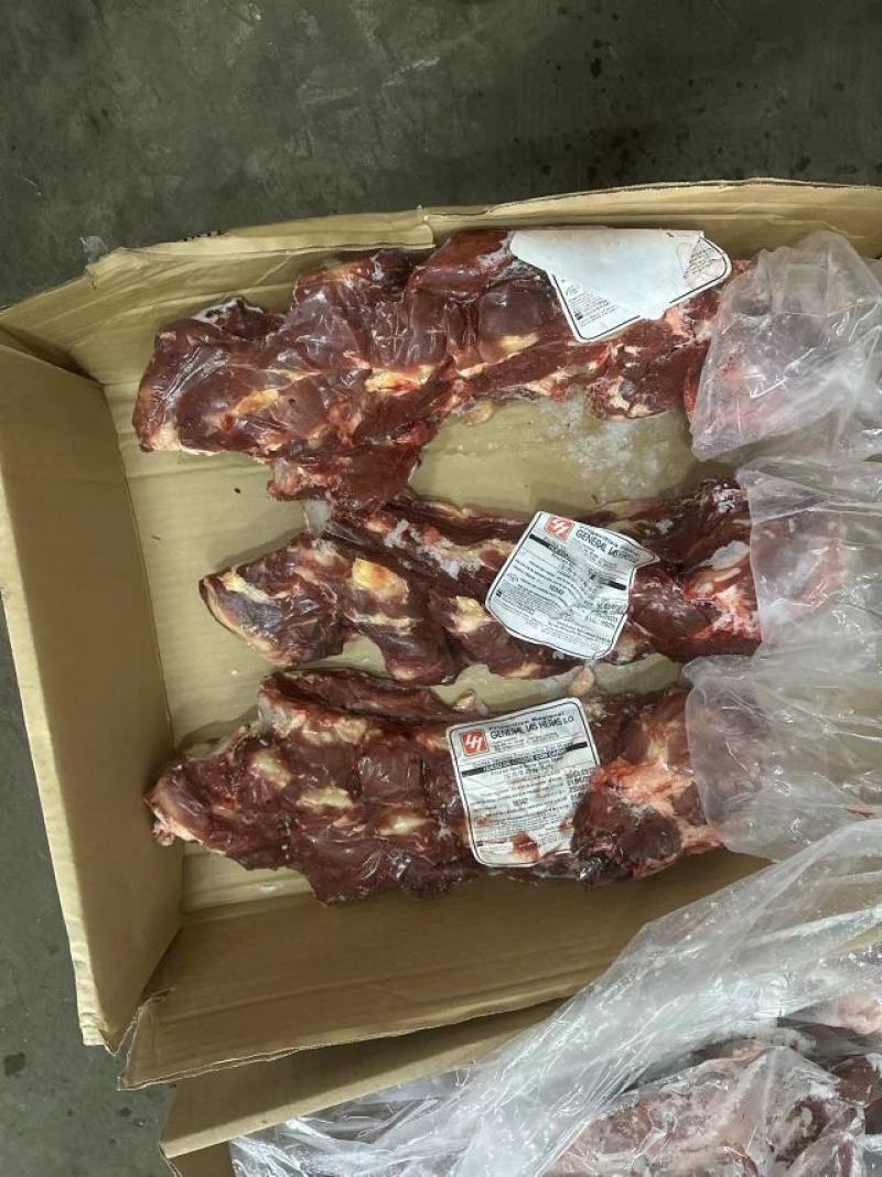 牛脖骨，我们是厂家直销，一手货源，所有商品齐全，日期近。