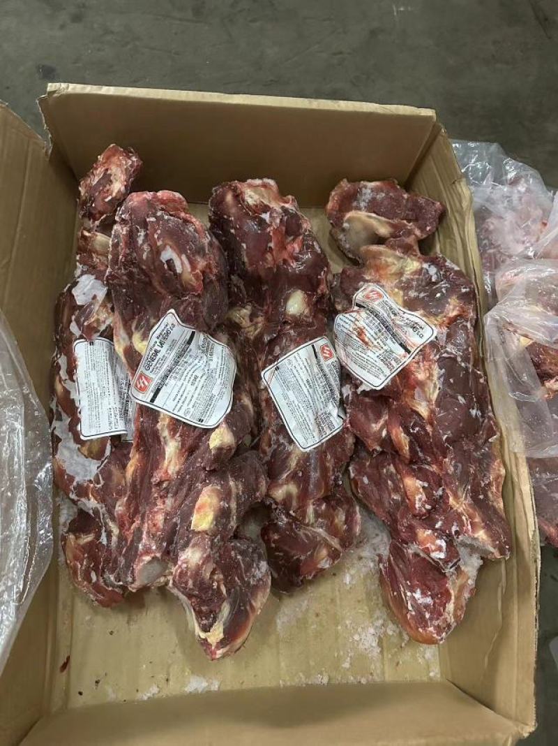 牛脖骨，我们是厂家直销，一手货源，所有商品齐全，日期近。