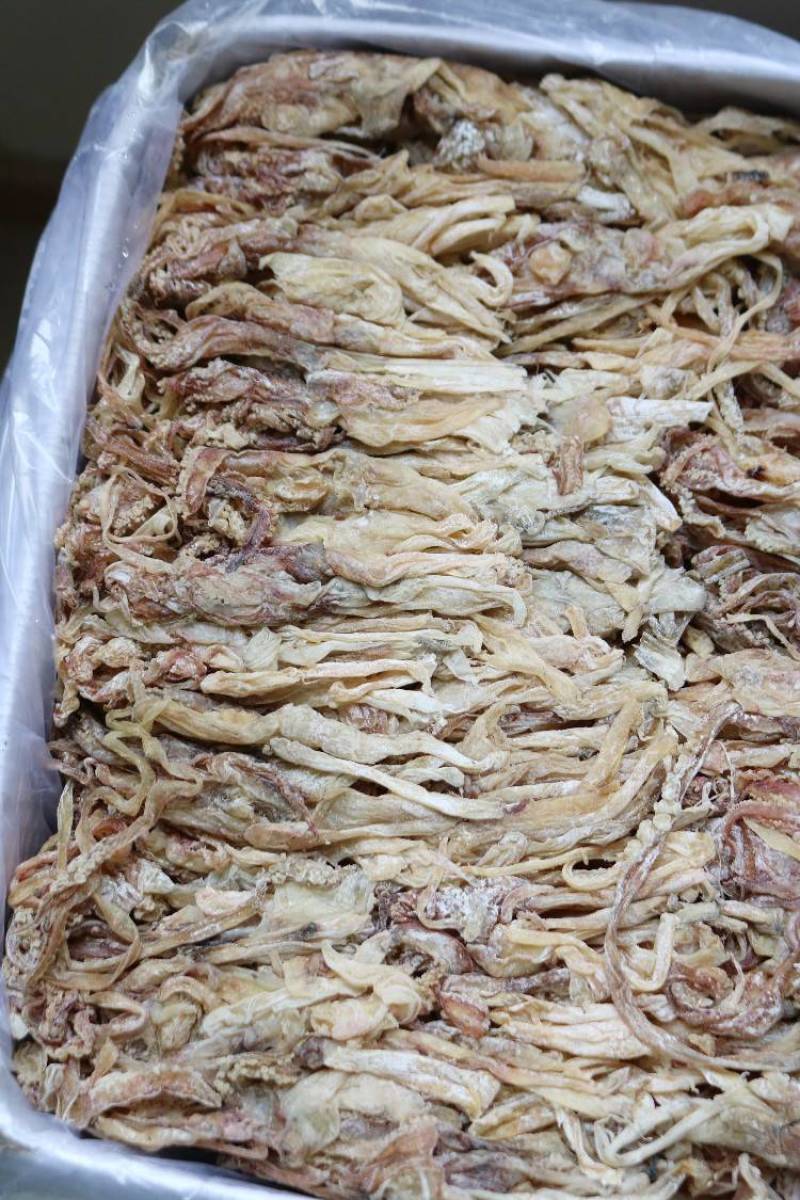 鱿鱼头，白净，新鲜肉质好，鱿鱼须口感好，爆炒