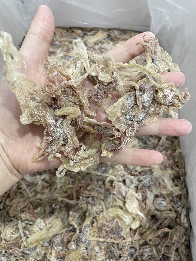 鱿鱼头，白净，新鲜肉质好，鱿鱼须口感好，爆炒