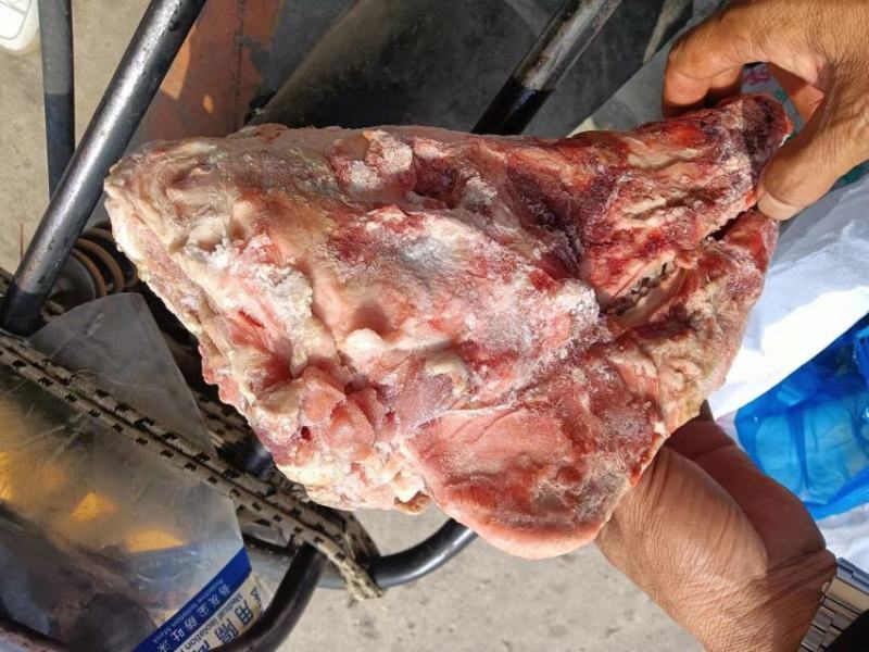 带肉猪头骨，每个5.6斤