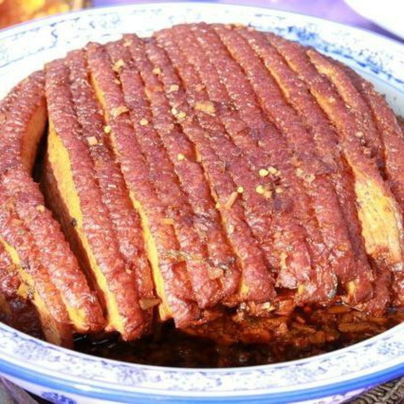 广西扣肉酸甜，两斤吃一个，买回去加热可以