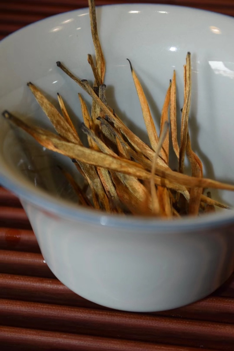 云南滇红凤庆红茶滇红金针厂地直销