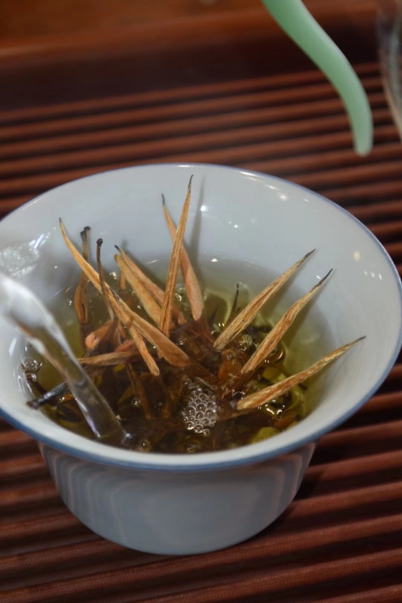云南滇红凤庆红茶滇红金针厂地直销