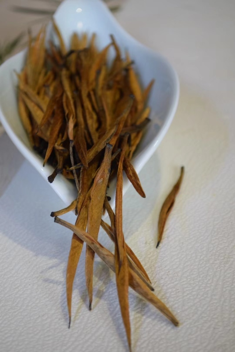 云南滇红凤庆红茶滇红金针厂地直销