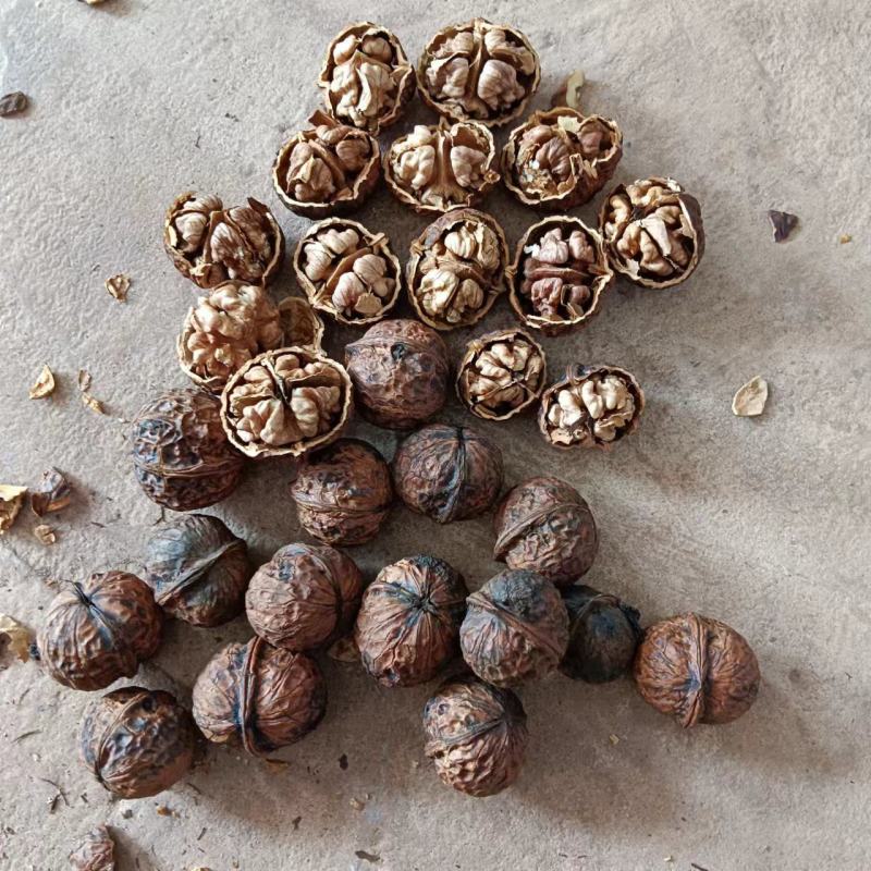 漾濞县大泡核桃甜菠萝果4..8一斤