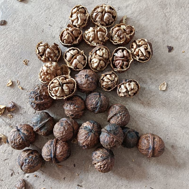 漾濞县大泡核桃甜菠萝果4..8一斤