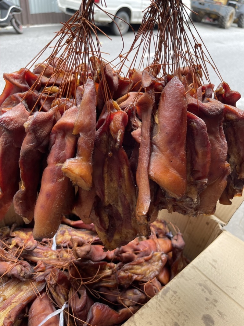 烟熏半边猪拱嘴（腊肉香肠源头工厂一手货量大从优）