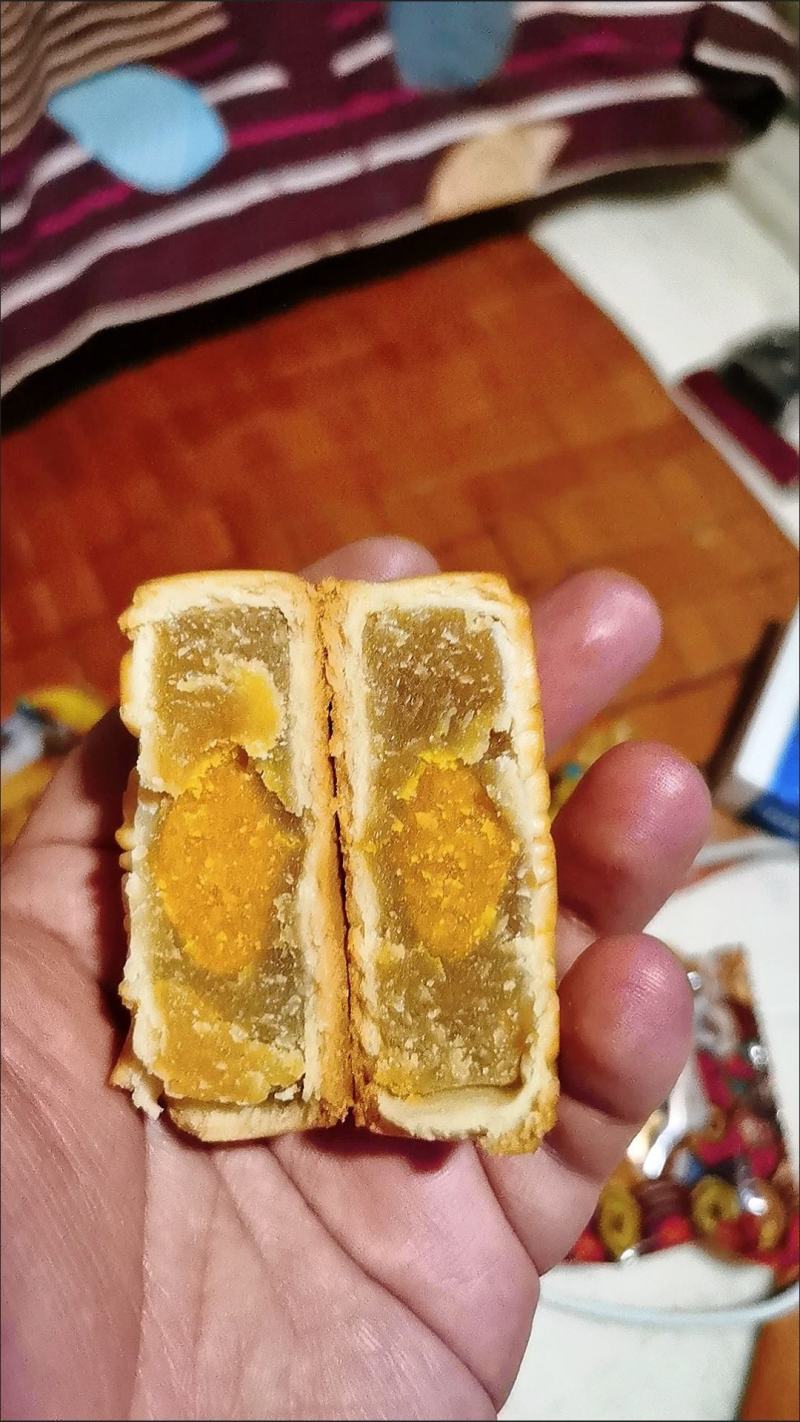 大量中秋后月饼处理。