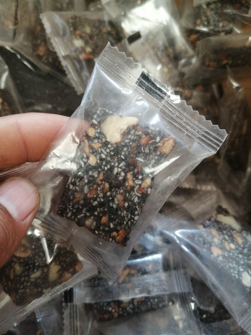 红枣核桃芝麻糕软糯香甜