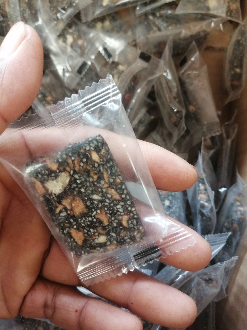 红枣核桃芝麻糕软糯香甜