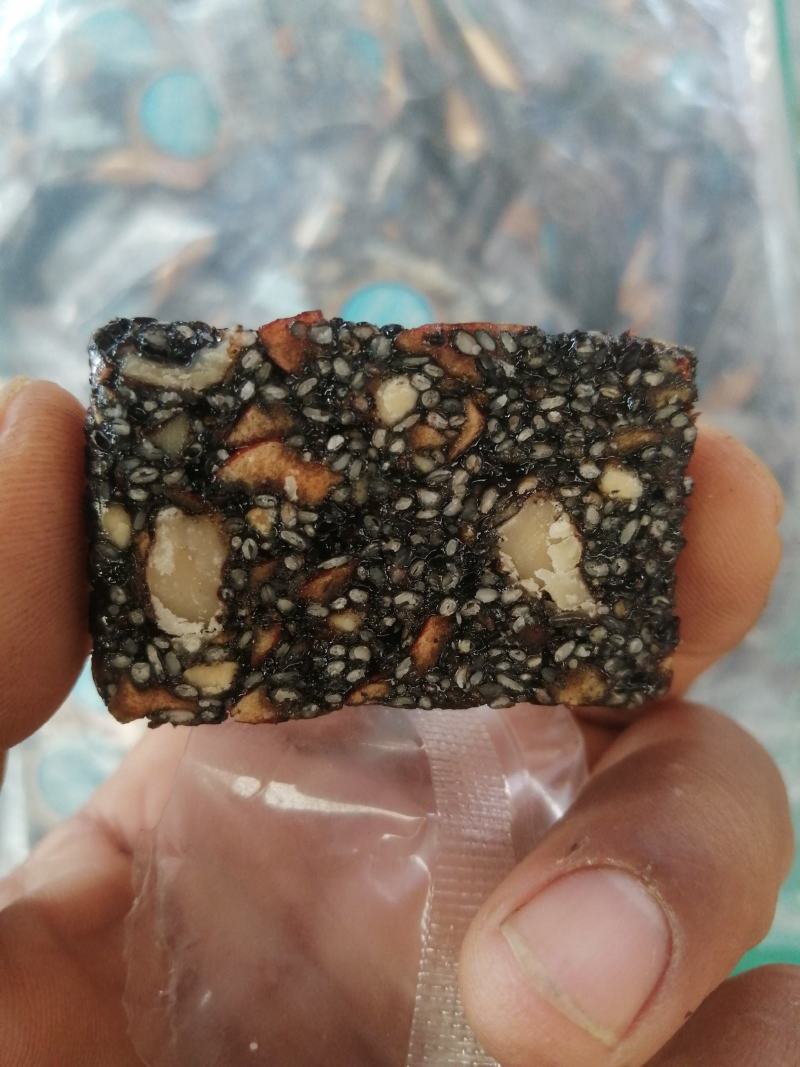 红枣核桃芝麻糕软糯香甜