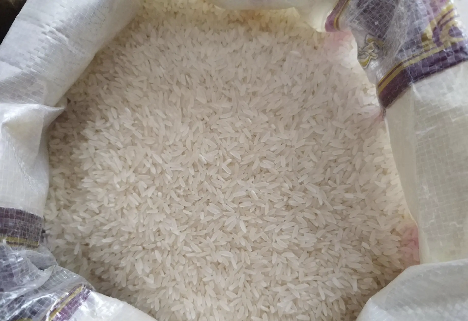 两种大米包装与品牌标识对比图