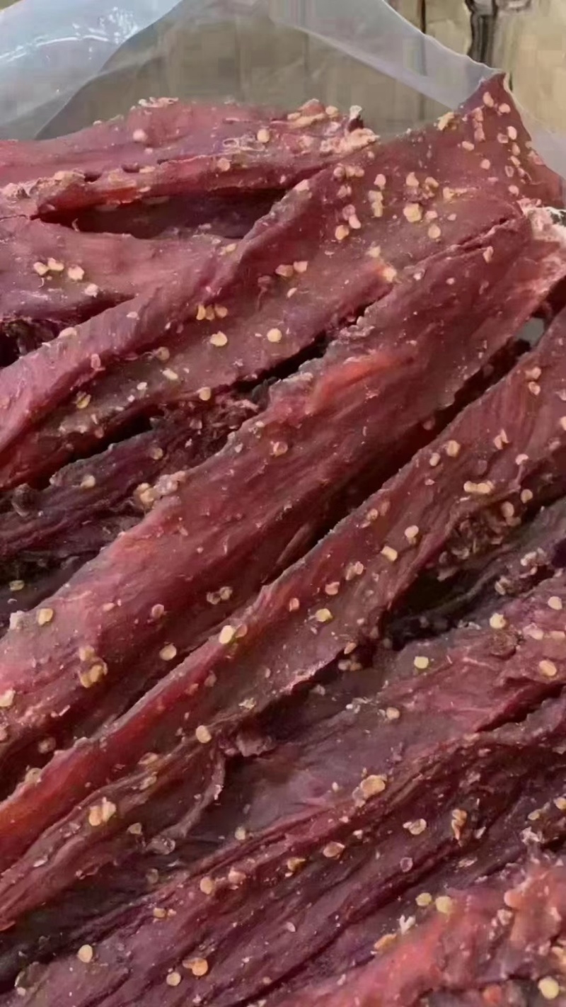 风干肉风干猪肉，麻辣五香两种口味。现货批发