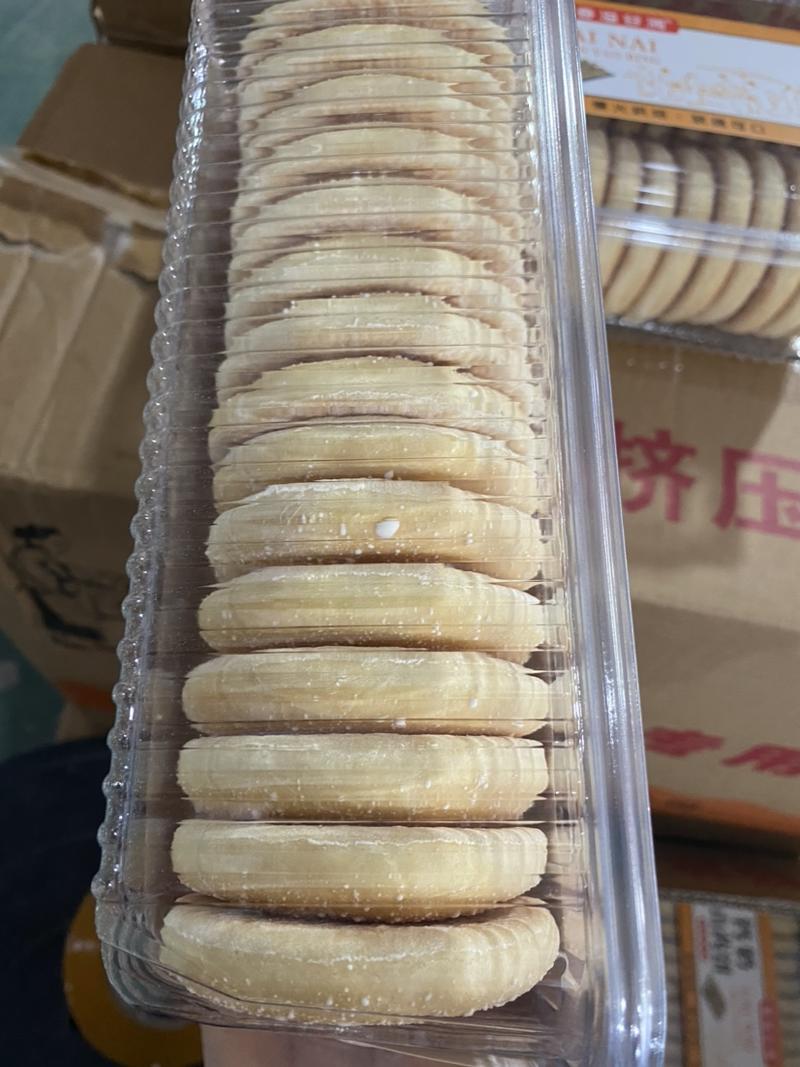 饼干，钙奶山药饼。一件15盒，一个30个，现货批发