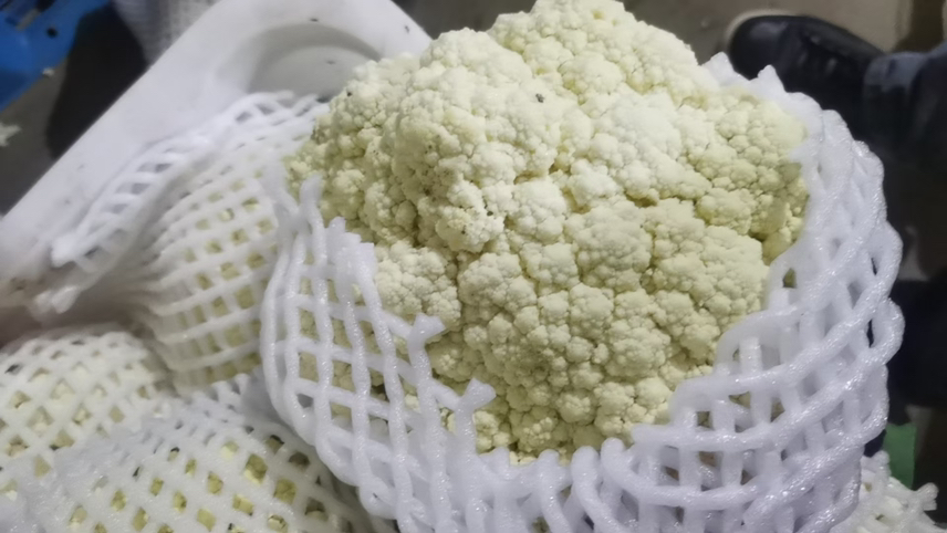 白菜被精致包装后在高端超市销售