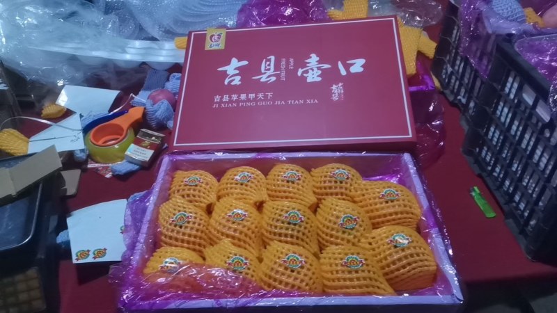 苹果熟了，质量挺好的，今年气候原因，苹果价格坚挺，