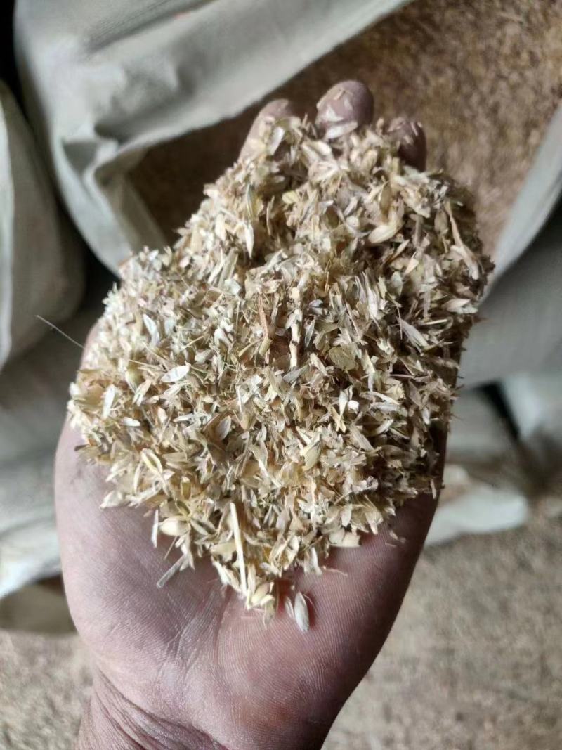 压块麦糠，厂家直销，现货现发，大量现货。