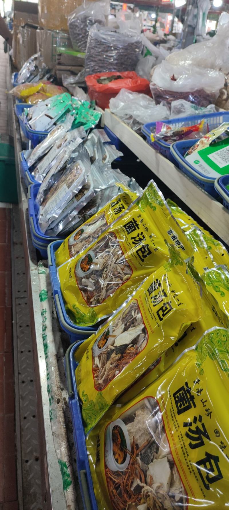 菌汤包产地直销一手货源价格实惠一包一锅汤美味鲜香