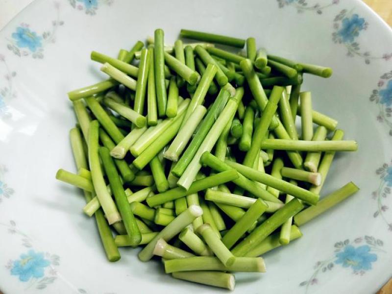 蒜薹大量有货，质量好，价格合适！新蒜苔，大量上市！