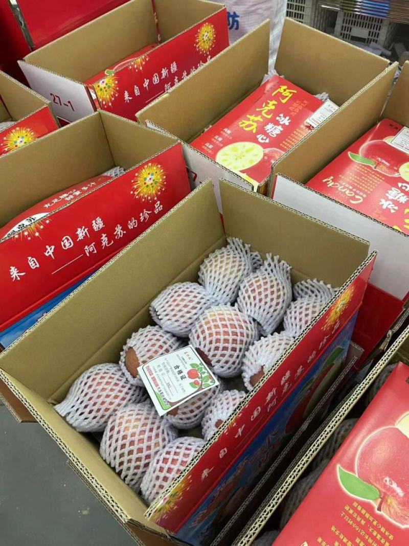 新疆阿克苏红富士高次纸袋整车走货欢迎致电