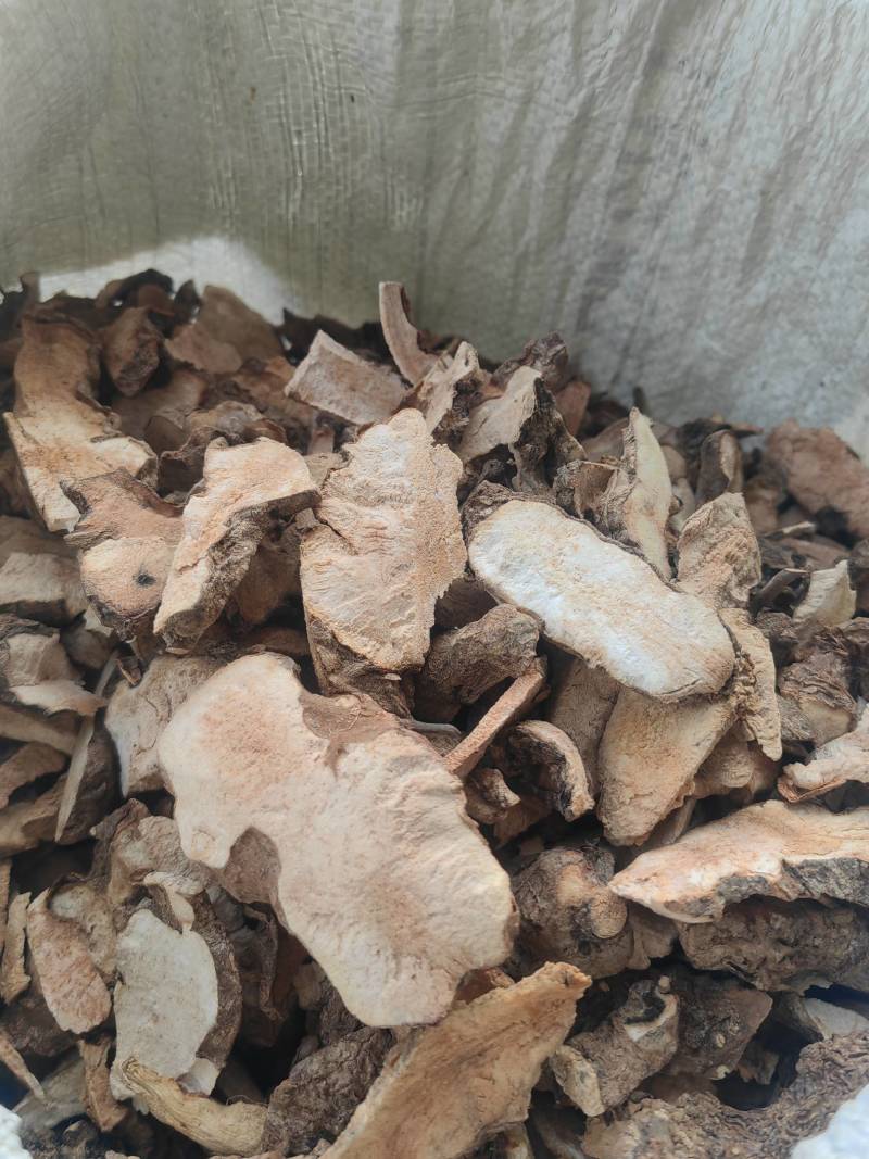 今年白肉粉质晒干土茯苓片干手工切片野生土茯苓干片洗净