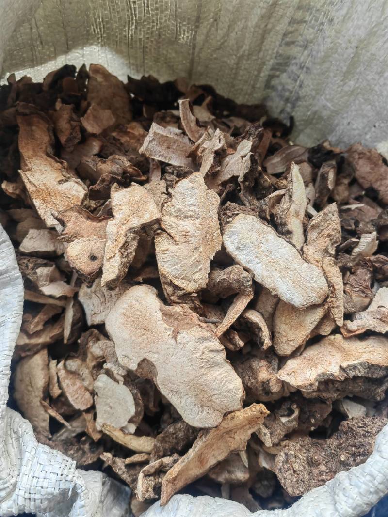 今年白肉粉质晒干土茯苓片干手工切片野生土茯苓干片洗净