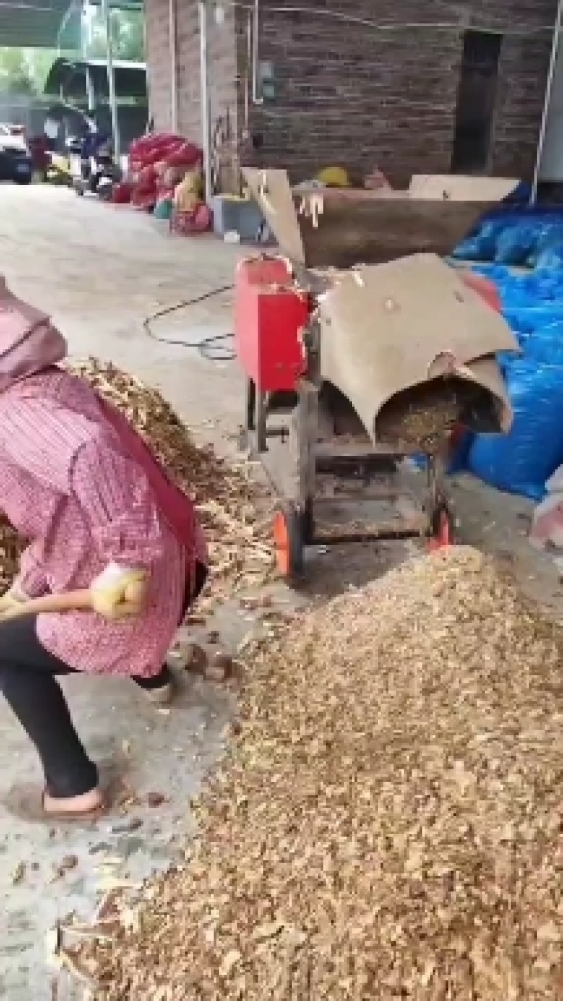 绿色农家饲料鸡鸭鹅鱼牛羊猪都喜欢吃，营养丰富。