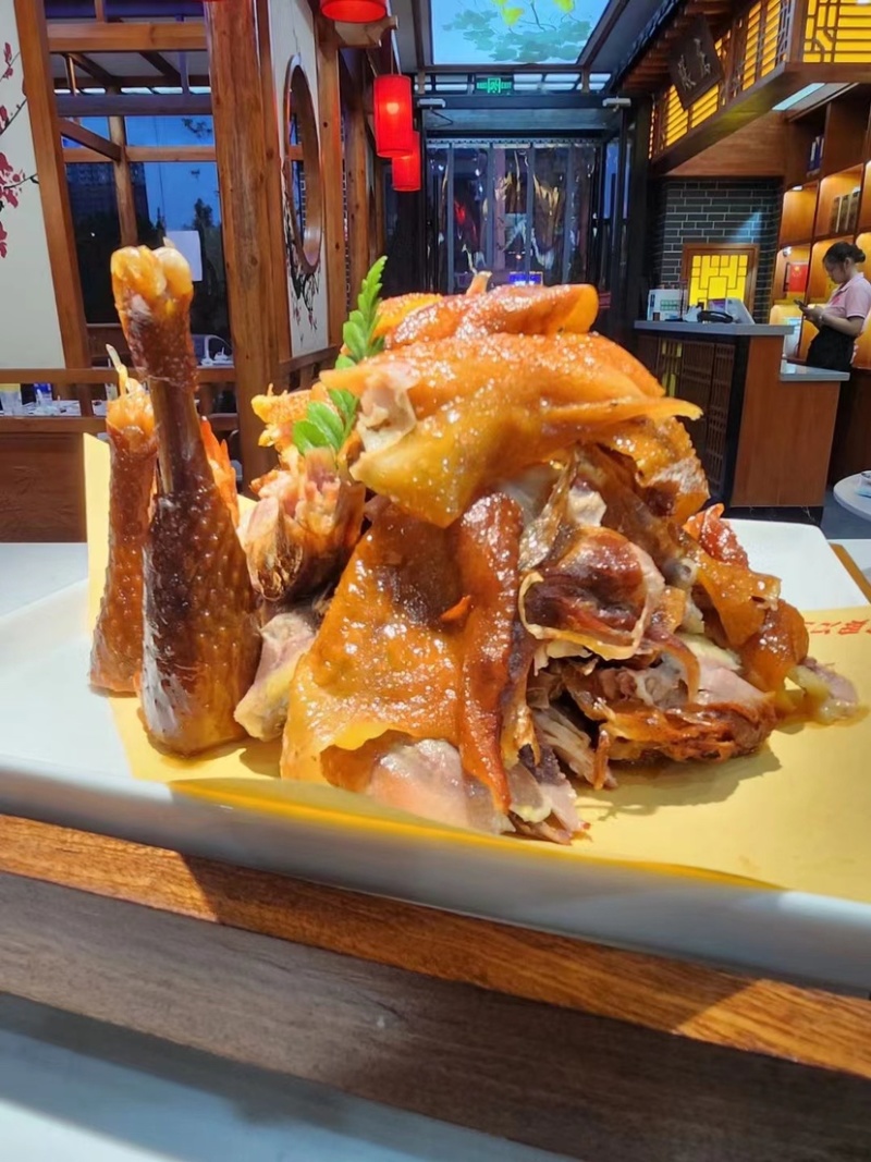 【腊肉】风吹老母鸡自然风吹日晒，传统腌制挂起来风干