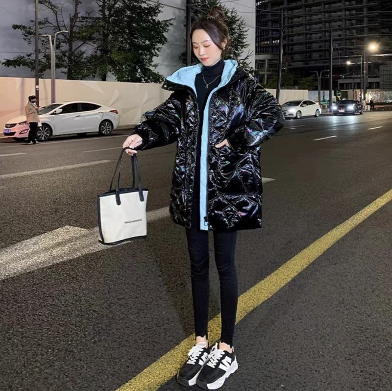 女士羽绒服，全部9095绒的，数量不多只有70件